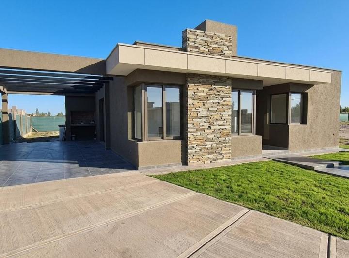 Casa · 156m² · 6 Ambientes · 2 Cocheras