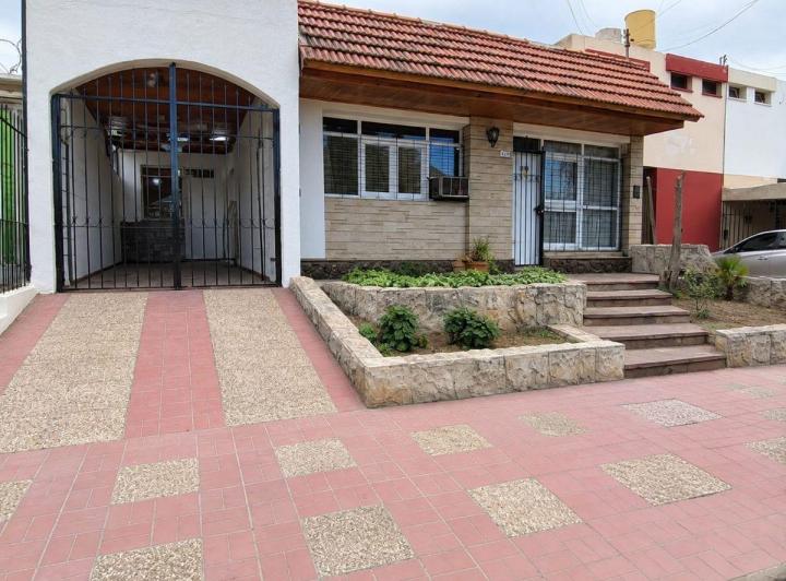 Casa · 155m² · 2 Ambientes · 1 Cochera