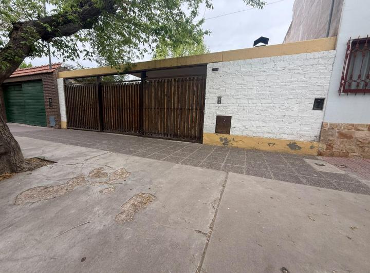 Casa · 139m² · 5 Ambientes · 2 Cocheras