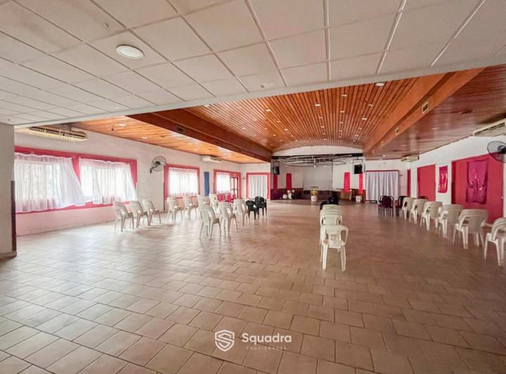 Local comercial · 700m²