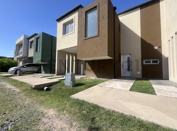 Casa · 109m² · 3 Ambientes · 1 Cochera