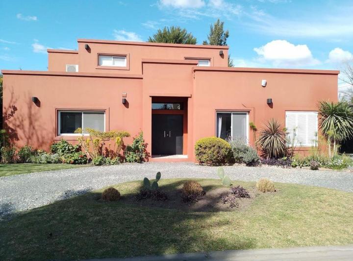 Casa · 170m² · 5 Ambientes · 2 Cocheras