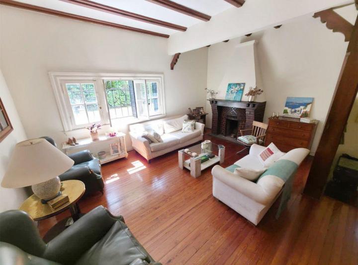 Casa · 300m² · 4 Ambientes · 1 Cochera
