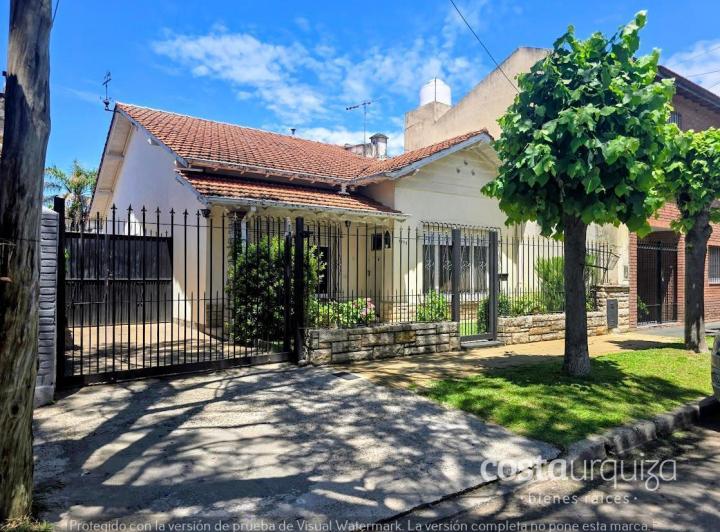 Casa · 180m² · 5 Ambientes · 4 Cocheras