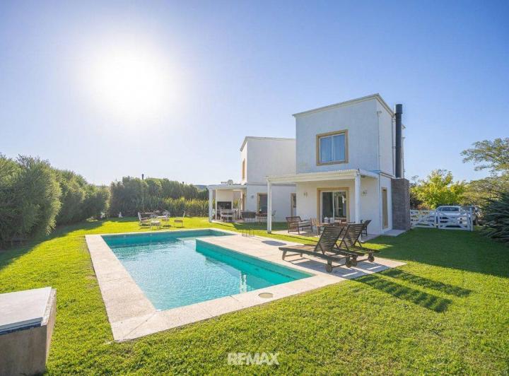 Casa · 170m² · 5 Ambientes · 4 Cocheras