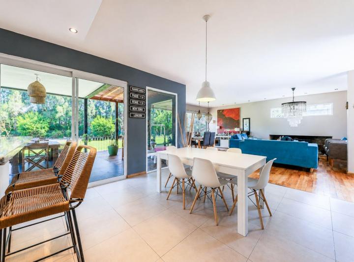 Casa · 220m² · 5 Ambientes · 3 Cocheras