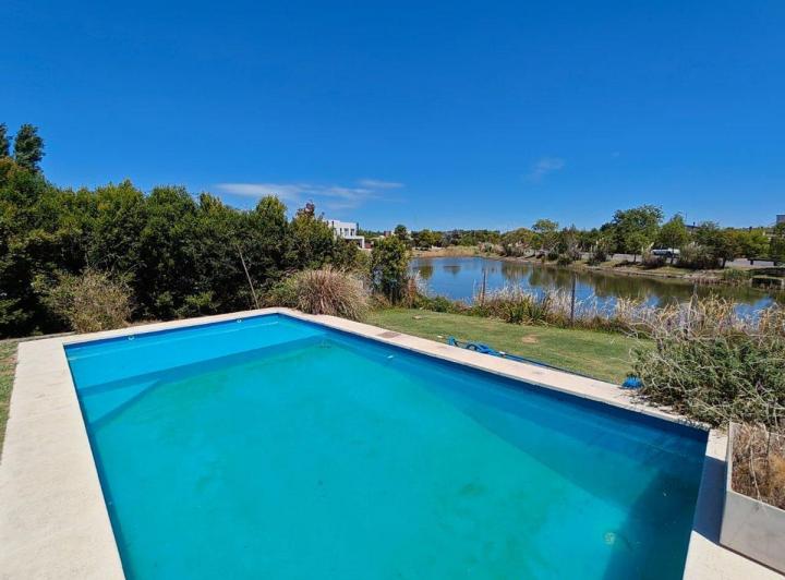 Casa · 168m² · 5 Ambientes · 2 Cocheras