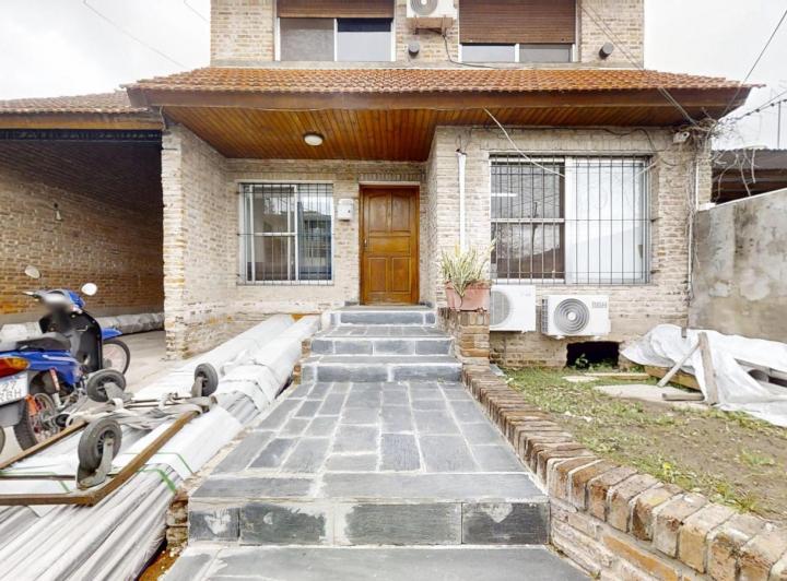 Casa · 424m² · 6 Ambientes · 4 Cocheras