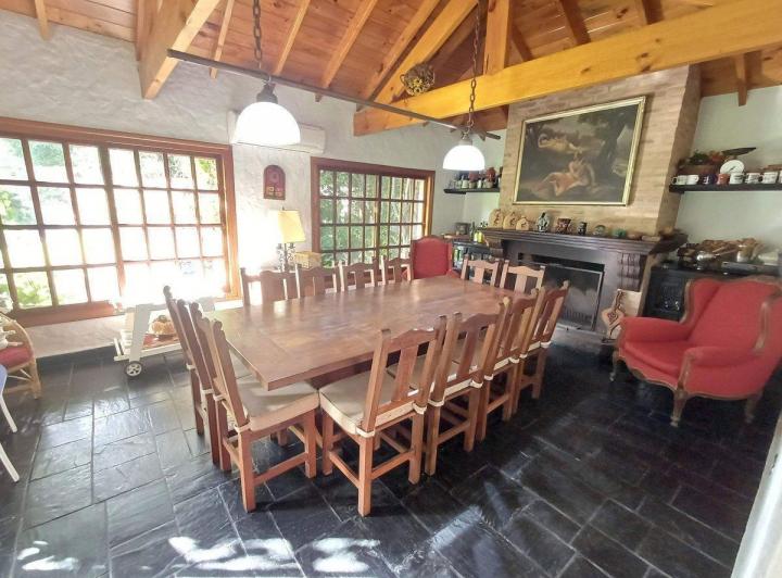 Casa · 416m² · 6 Ambientes · 2 Cocheras