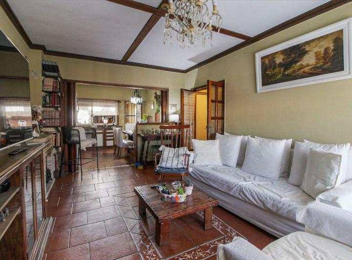 Casa · 217m² · 5 Ambientes · 2 Cocheras