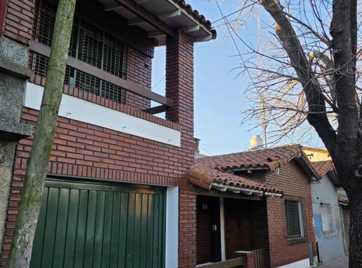 Casa · 214m² · 5 Ambientes · 1 Cochera