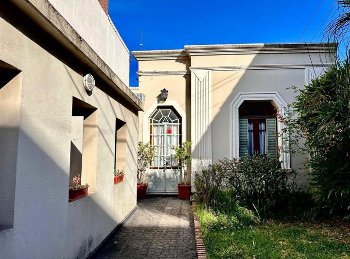 Casa · 189m² · 6 Ambientes · 2 Cocheras