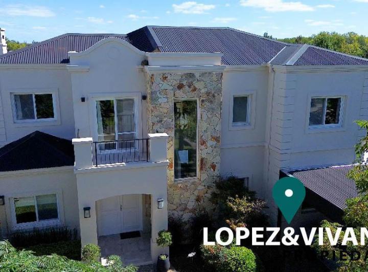 Casa · 217m² · 5 Ambientes · 2 Cocheras