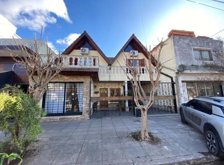 Casa · 305m² · 4 Dormitorios