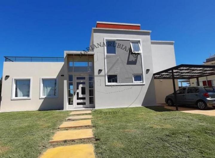 Casa · 199m² · 5 Ambientes · 1 Cochera