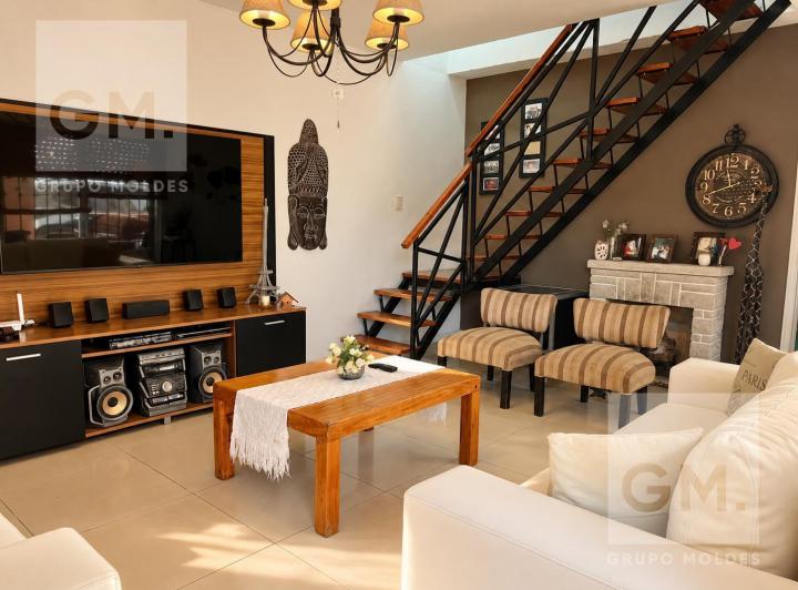 Casa · 100m² · 5 Ambientes · 2 Cocheras