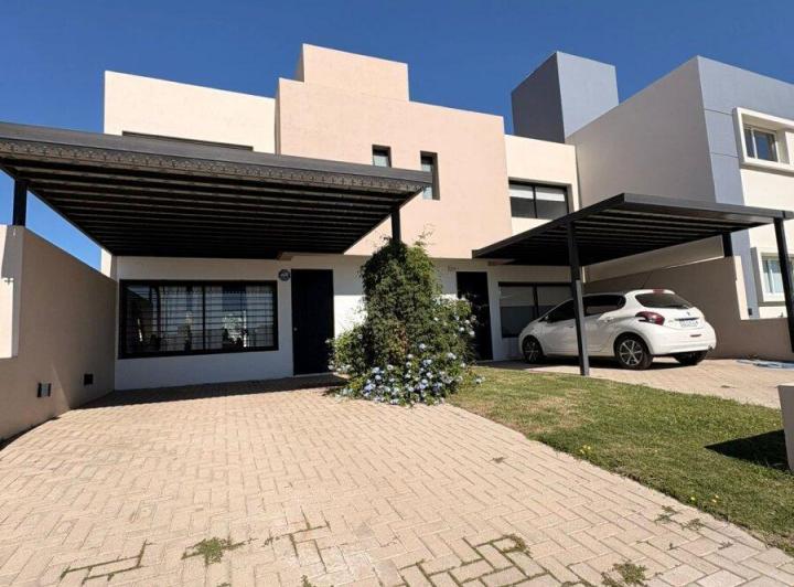 Casa · 90m² · 3 Ambientes · 1 Cochera