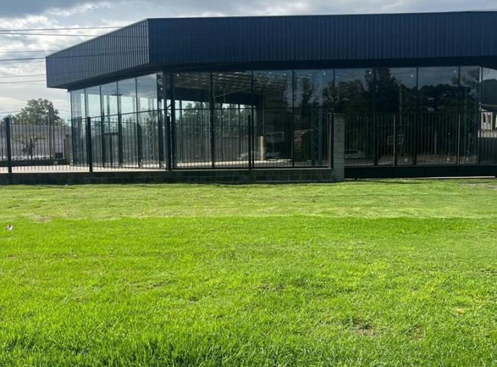 Local comercial · 2000m² · 1 Cochera