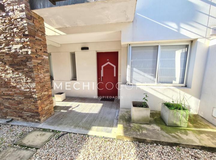 Casa · 101m² · 4 Ambientes · 2 Cocheras