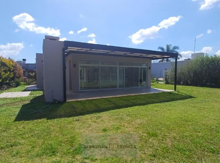 Casa · 150m² · 4 Ambientes · 2 Cocheras