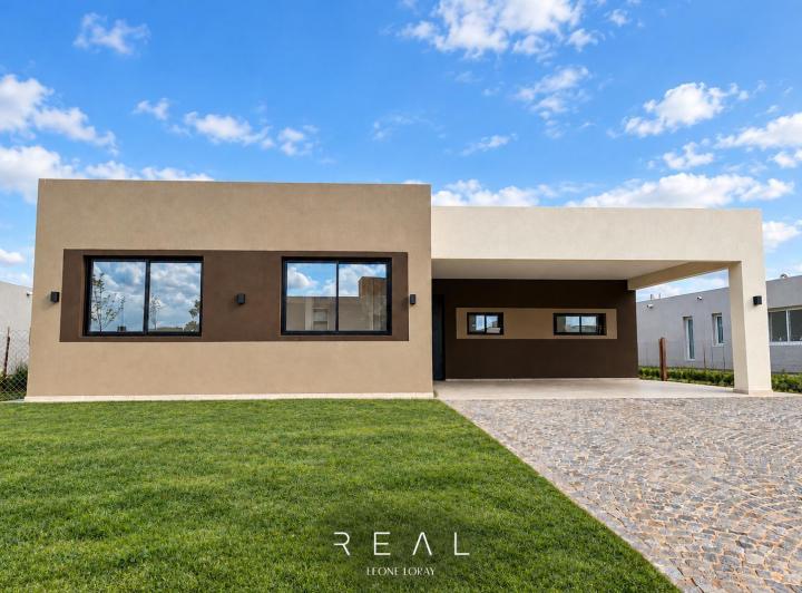 Casa · 212m² · 4 Ambientes · 2 Cocheras