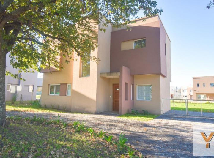 Casa · 143m² · 5 Ambientes