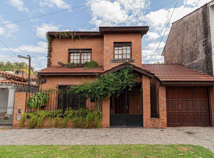 Casa · 144m² · 5 Ambientes · 2 Cocheras