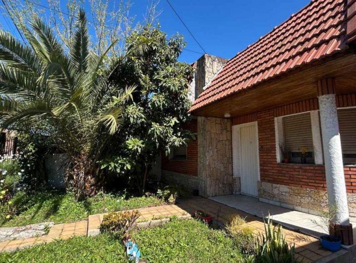 Casa · 80m² · 3 Ambientes · 2 Cocheras