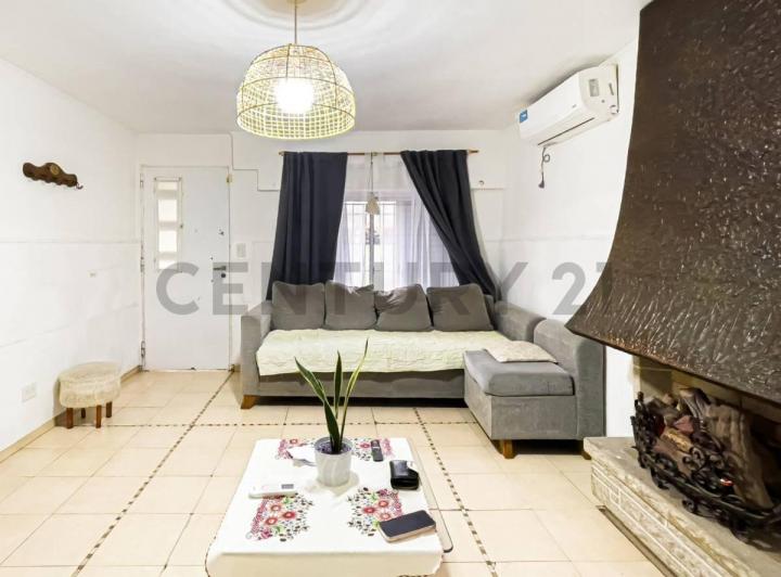 Casa · 80m² · 4 Ambientes · 2 Cocheras