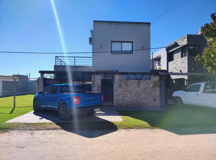 Casa · 120m² · 6 Ambientes · 2 Cocheras
