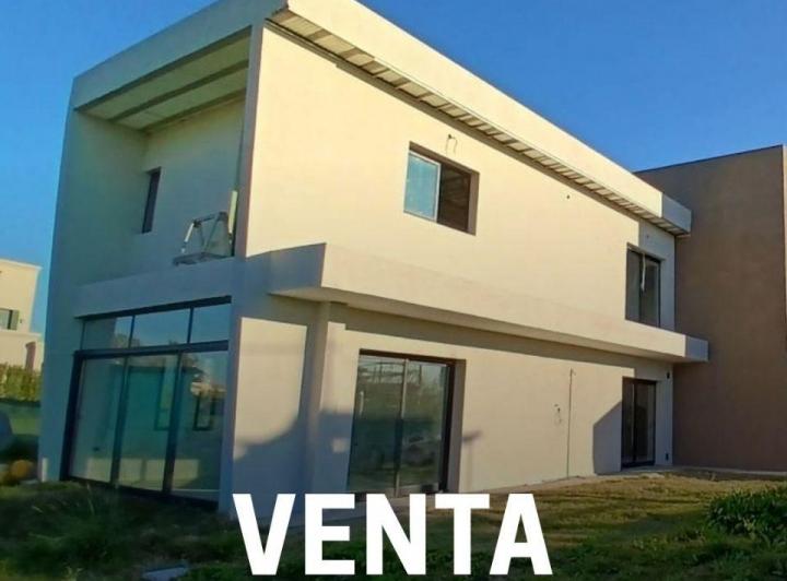 Casa · 320m² · 4 Ambientes · 1 Cochera
