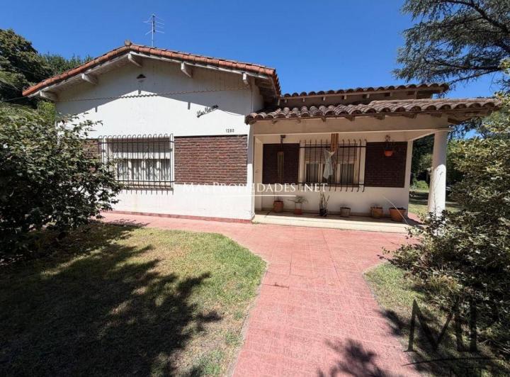 Casa · 155m² · 4 Ambientes · 2 Cocheras
