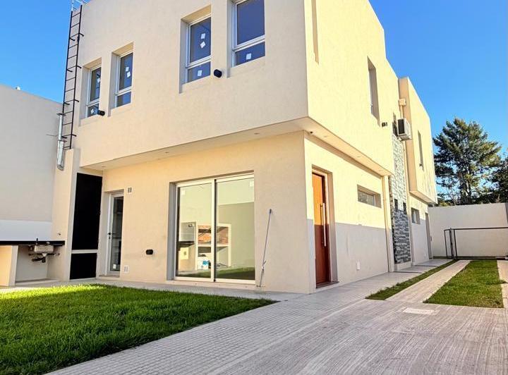 Casa · 95m² · 4 Ambientes · 1 Cochera
