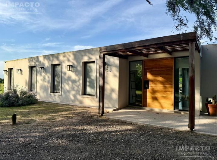 Casa · 250m² · 4 Ambientes · 1 Cochera