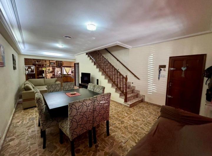 Casa · 158m² · 4 Ambientes · 2 Cocheras