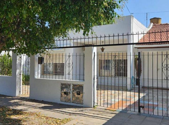 Casa · 184m² · 4 Ambientes · 2 Cocheras