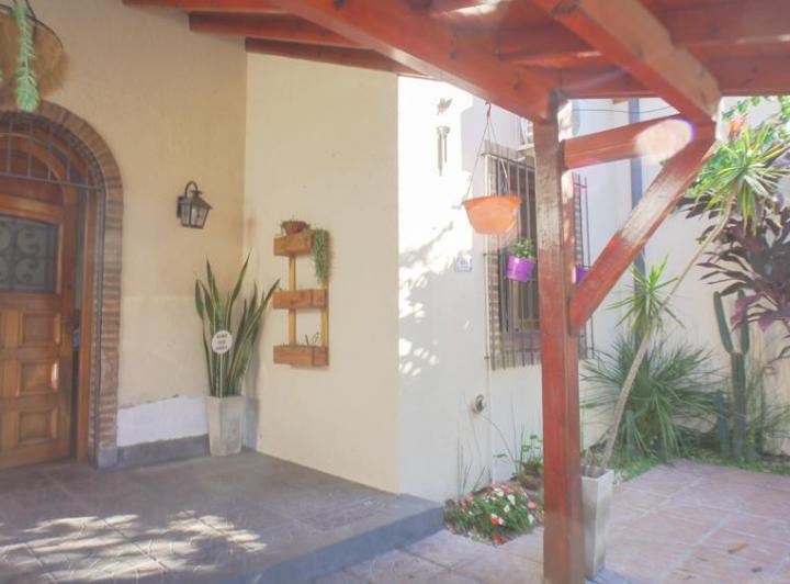 Casa · 130m² · 4 Ambientes · 1 Cochera