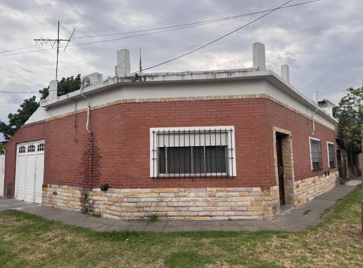Casa · 91m² · 4 Ambientes · 1 Cochera