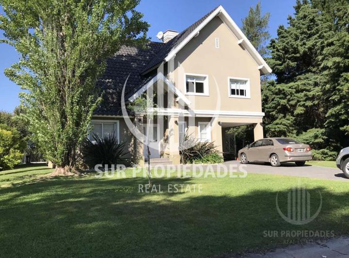 Casa · 840m² · 6 Ambientes · 1 Cochera
