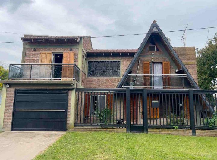 Casa · 120m² · 4 Ambientes · 2 Cocheras