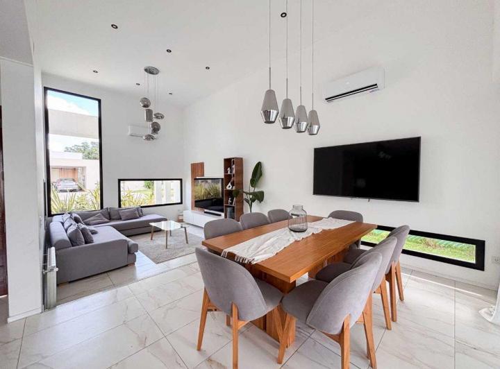 Casa · 160m² · 4 Ambientes · 2 Cocheras