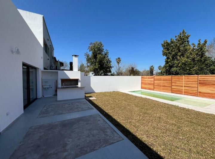 Casa · 110m² · 4 Ambientes · 2 Cocheras