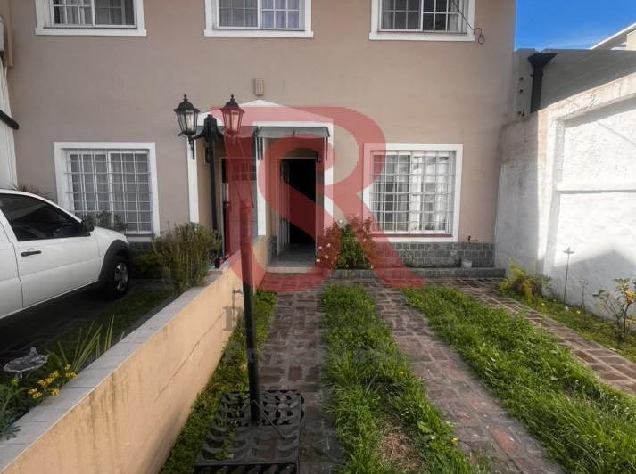 Casa · 1m² · 4 Ambientes · 1 Cochera