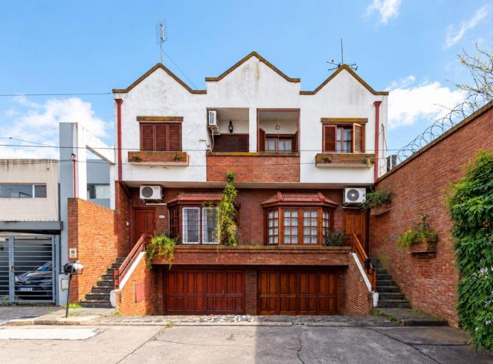 Casa · 229m² · 3 Ambientes · 2 Cocheras