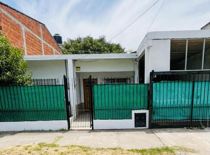 Casa · 80m² · 4 Ambientes · 2 Cocheras