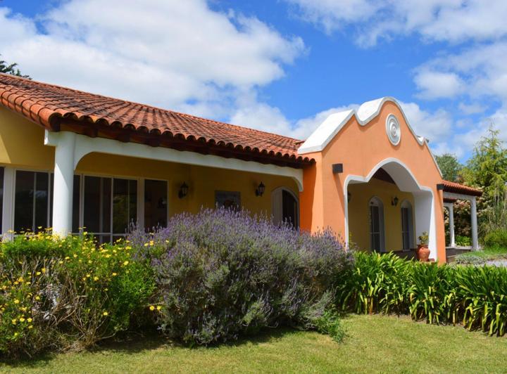 Casa · 214m² · 5 Ambientes · 2 Cocheras