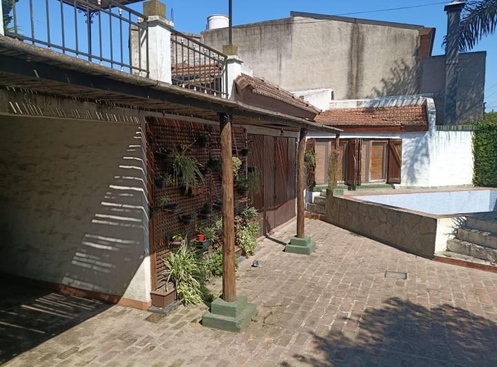 Casa · 163m² · 4 Ambientes · 3 Cocheras
