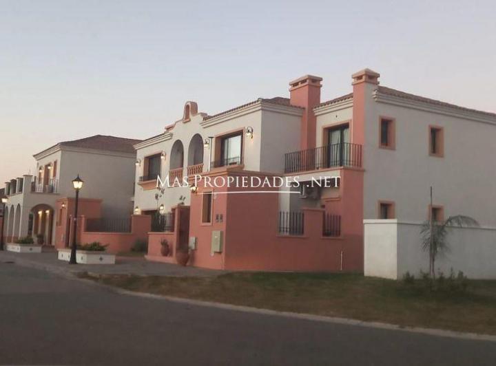 Casa · 75m² · 2 Ambientes · 1 Cochera