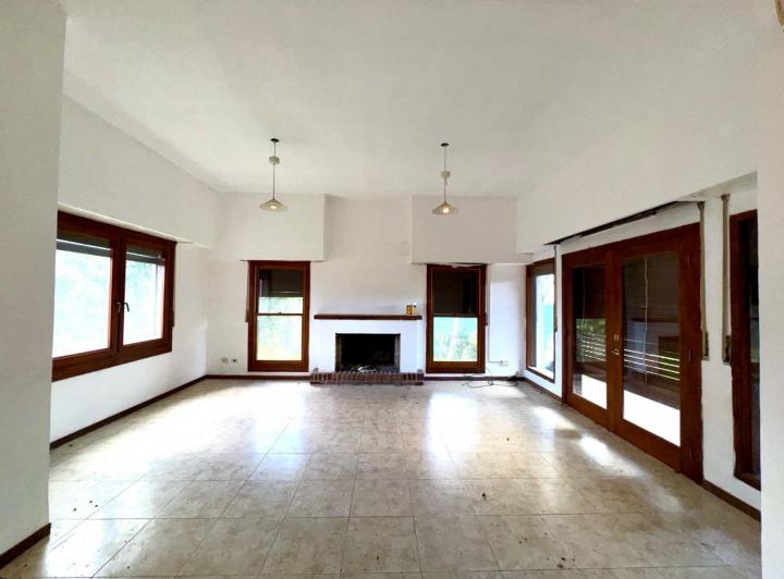 Casa · 884m² · 3 Ambientes · 1 Cochera