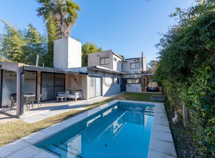 Casa · 145m² · 4 Ambientes · 2 Cocheras